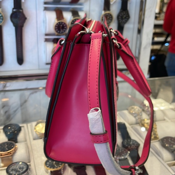 Michael Kors Sheila Medium Signature CZ Logo Satchel Crossbody Centr
Dragonfruit - Picture 4 of 16